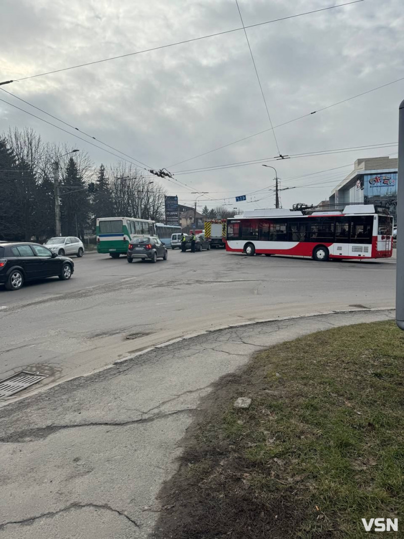 У Луцьку на Рівненській позашляховик в'їхав у пожежну машину, - очевидці