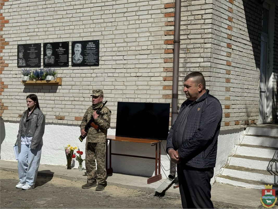 На Волині захиснику Володимиру Іщуку відкрили меморіальну дошку в день його народження