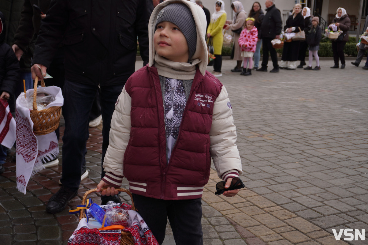 Як у Луцьку освячують Великодні кошики? Фоторепортаж