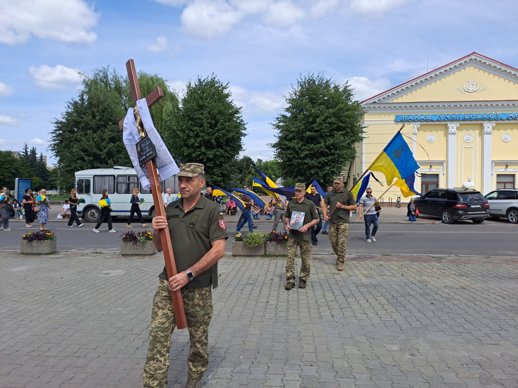 Більше місяця лікарі боролися за його життя, але серце не витримало: на Волині попрощались з Героєм Ігорем Фейдаком