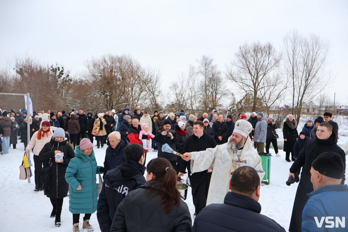 Як у Луцьку освячували воду на річці Стир. Фоторепортаж