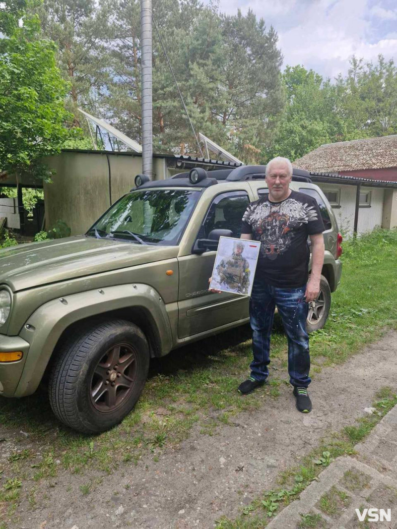 На Волині батько польського добровольця передав автомобіль українським військовим
