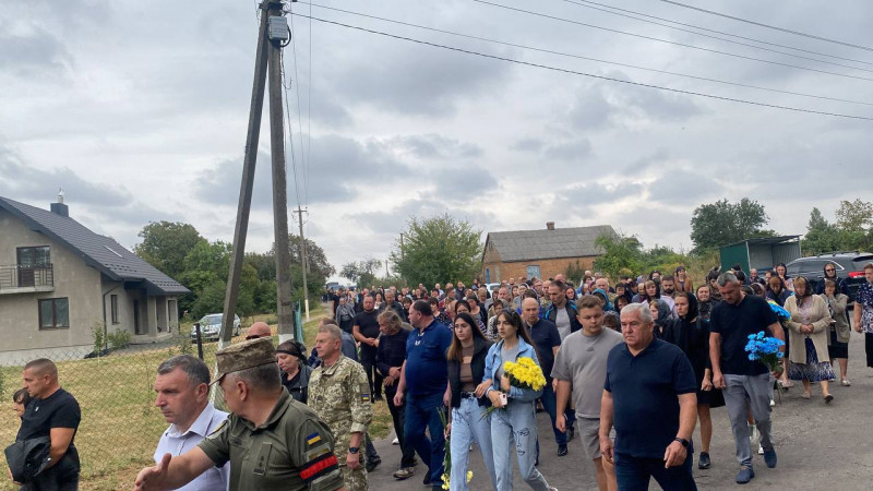 Спільна втрата для двох громад: на Волині попрощалися із Героєм Леонідом Сосницьким