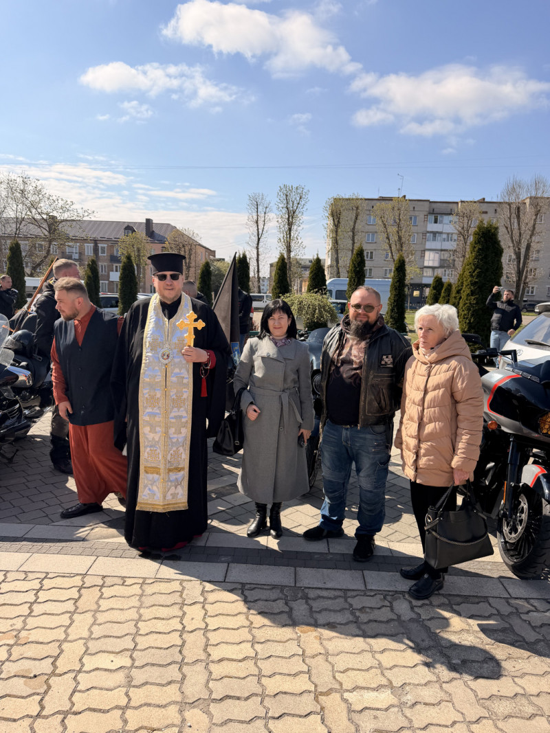 Байкери з усієї Волині за благословінням приїхали у Володимир