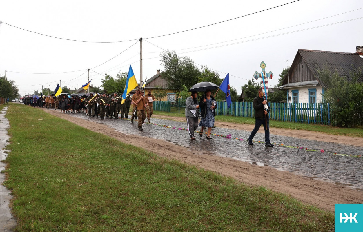 На Волині попрощалися із захисником Сергієм Клапінським, життя якого трагічно обірвала ДТП