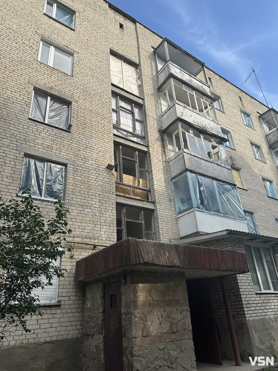 Масована атака на Луцьк: триває ліквідація наслідків російського обстрілу