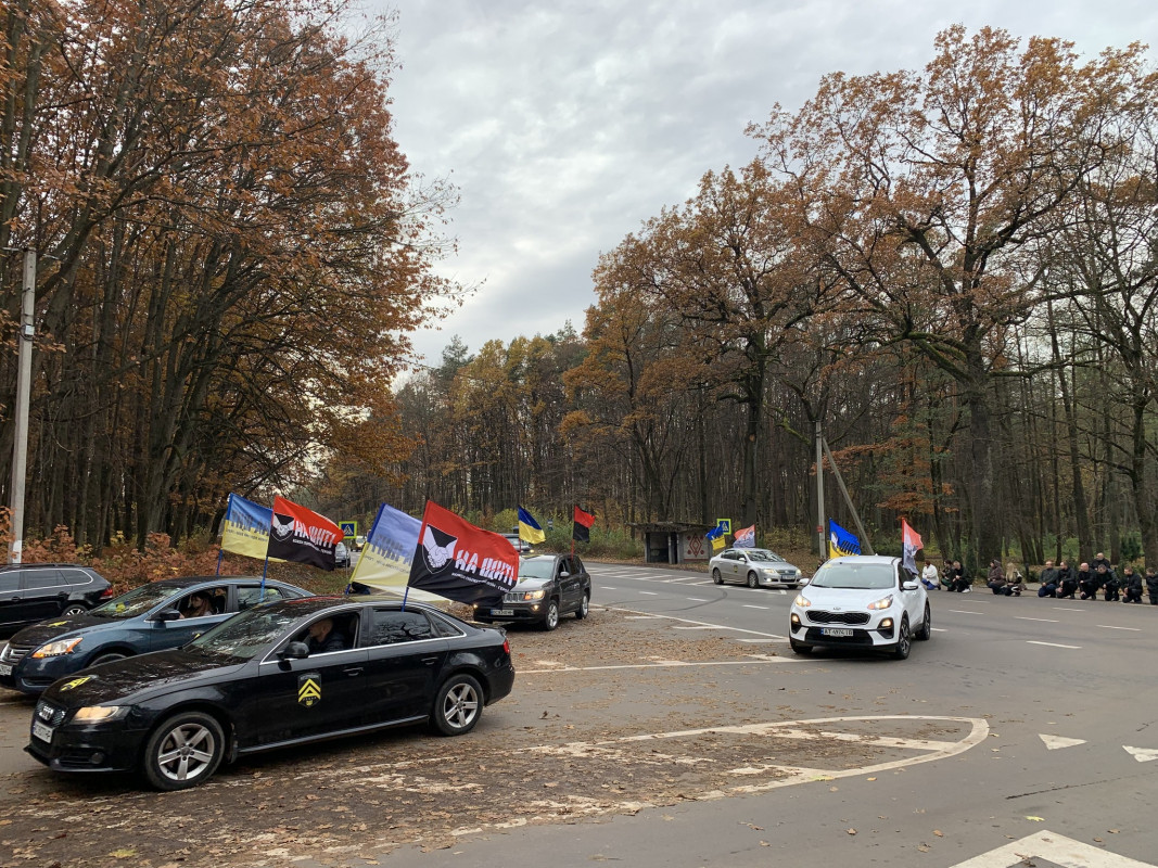 Осиротіла донечка: на Волині в останню путь провели 42-річного Героя Петра Оверчука