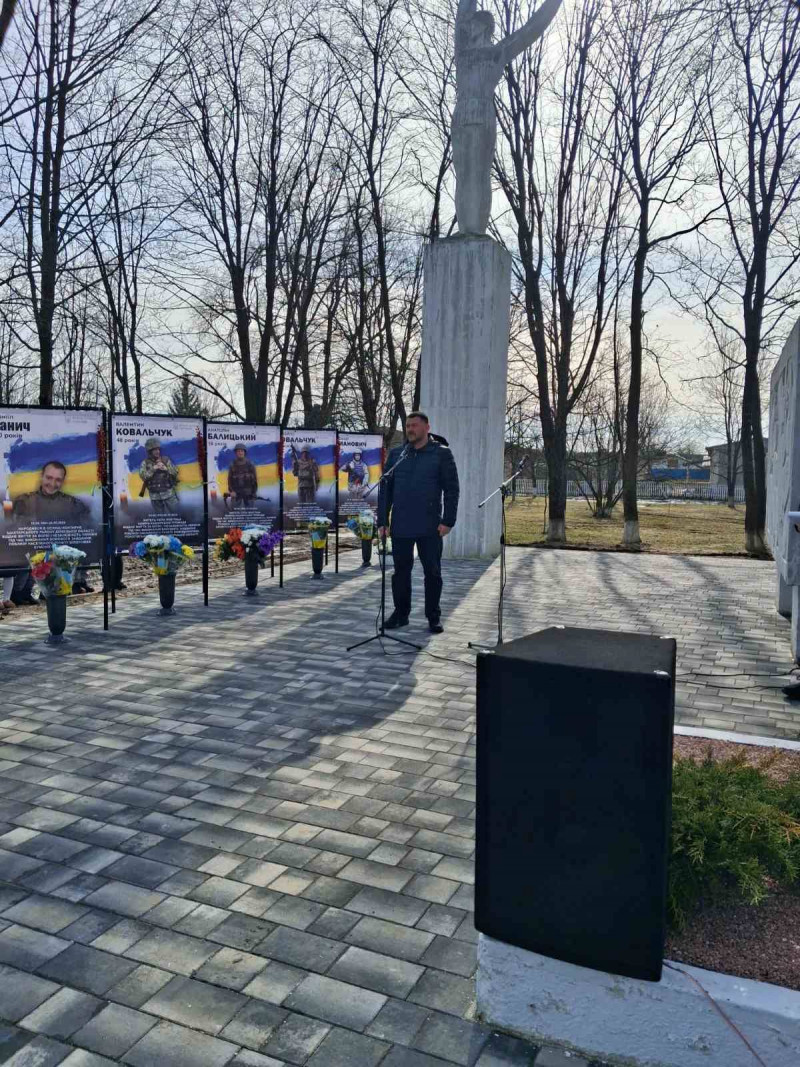 У громаді на Волині на Алеї пам’яті увіковічнили імена захисників України