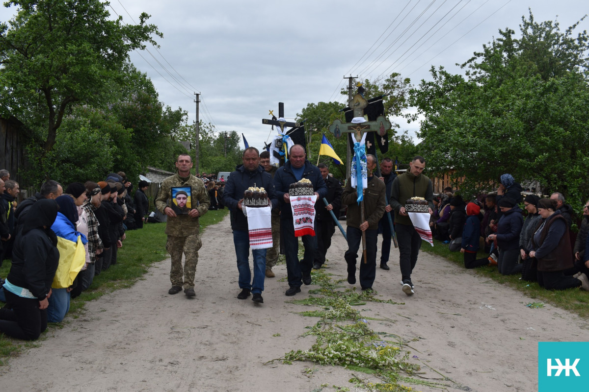 Трагічні Великодні свята: на Волині попрощалися із молодим Героєм Русланом Литвинчуком