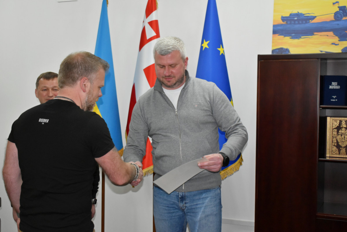 «За оборону України»: на Волині вручили відзнаки Президента України волонтерам із Латвійської Республіки