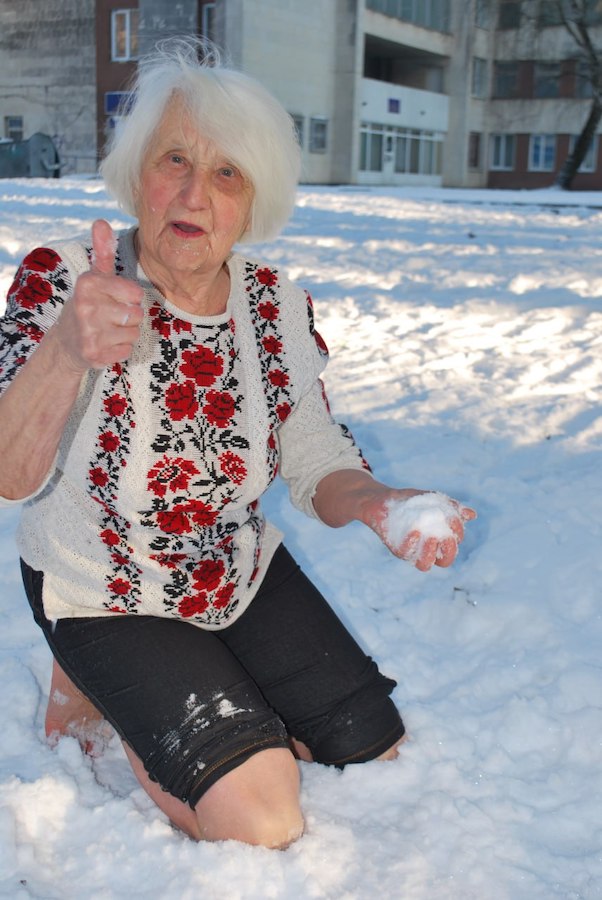 У 84 роки вчить іноземну, обтирається снігом та їздить на екскурсії: лучанка поділилася секретами довголіття