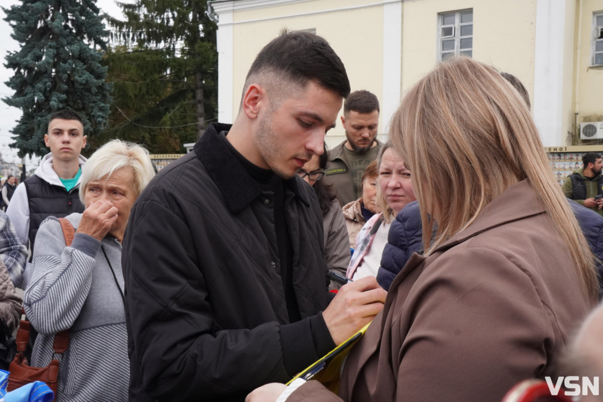 «Я зараз тут, і це моя реальність»: у Луцьку зустріли захисника Павла Літвіна після 50 місяців полону