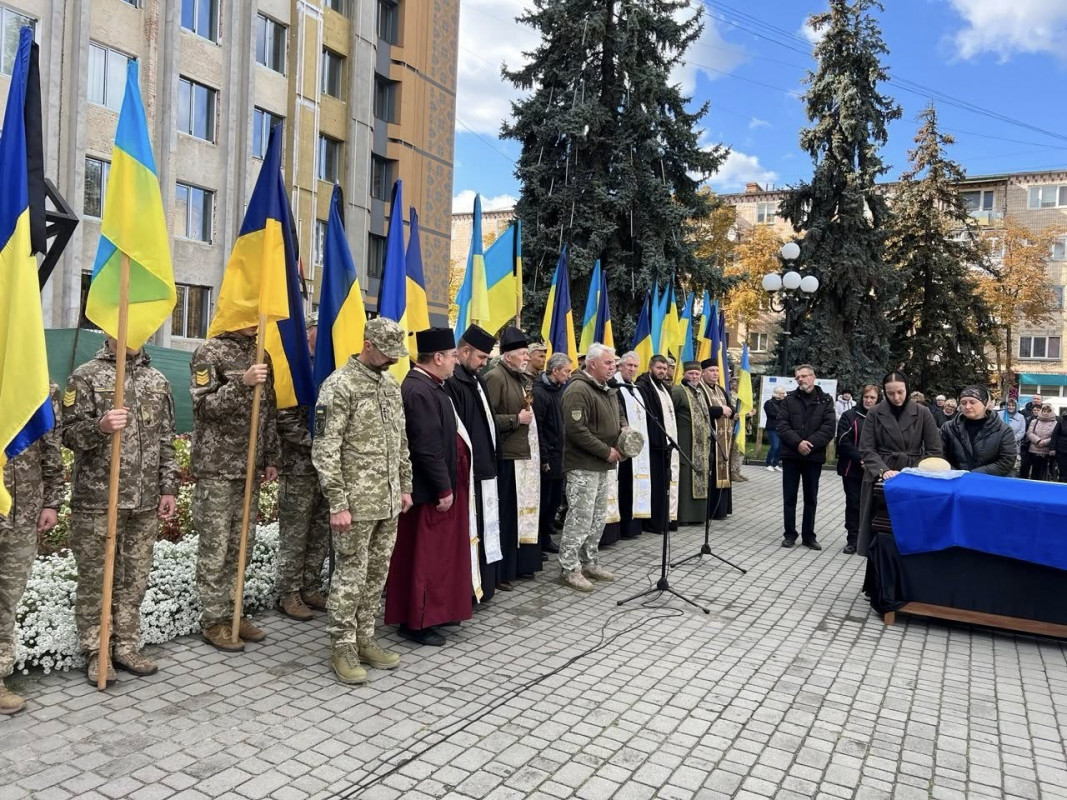 Не дочекався народження дитини: на Волині попрощались з Героєм Леонідом Семенюком