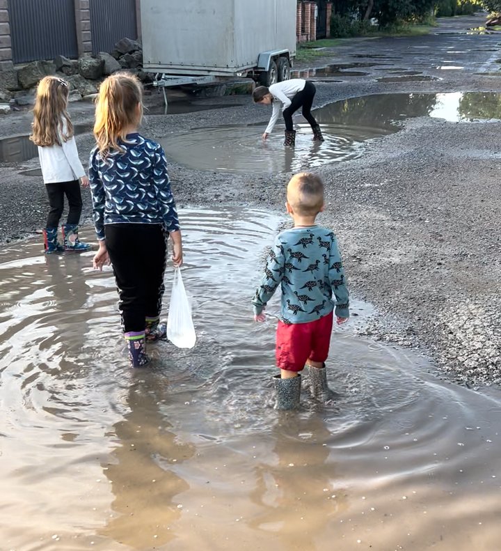 У Луцьку жителі півтора року просять відремонтувати розбиту дорогу