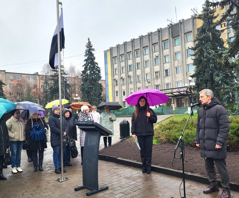 «Ми чекаємо Вас»: у Ковелі відкрили інсталяцію-книгу, присвячену полоненим і зниклим захисникам