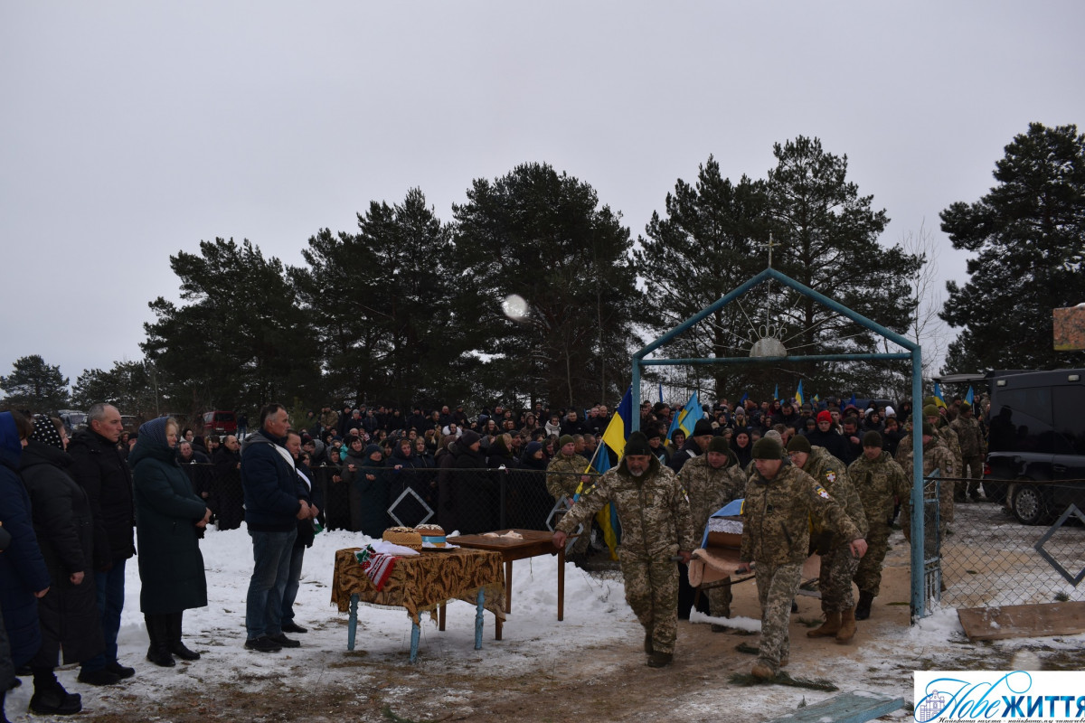 Не встиг одружитися з нареченою: на Волині  попрощалися із молодим Героєм Андрієм Лахаєм