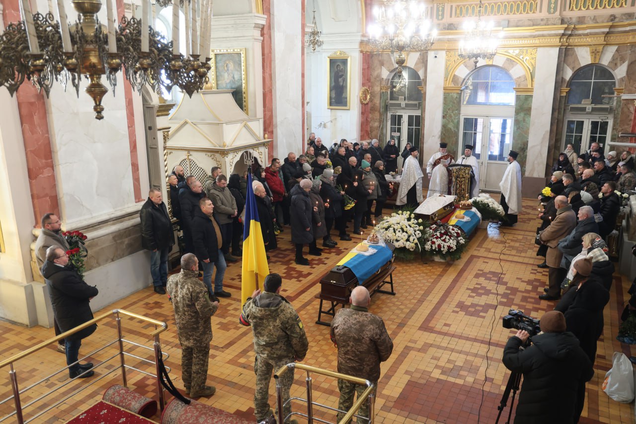 Місто у жалобі: в Луцьку попрощалися з Героями, які загинули, захищаючи Україну