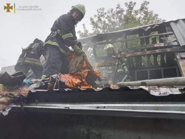 У Луцьку від удару блискавки загорілося дві споруди