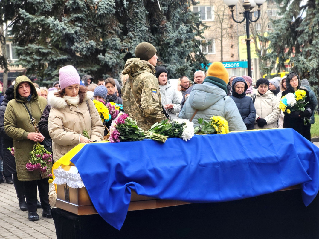 У день запланованого весілля вирушив на останнє бойове завдання: на Волині попрощались із Героєм Олегом Богдадюком