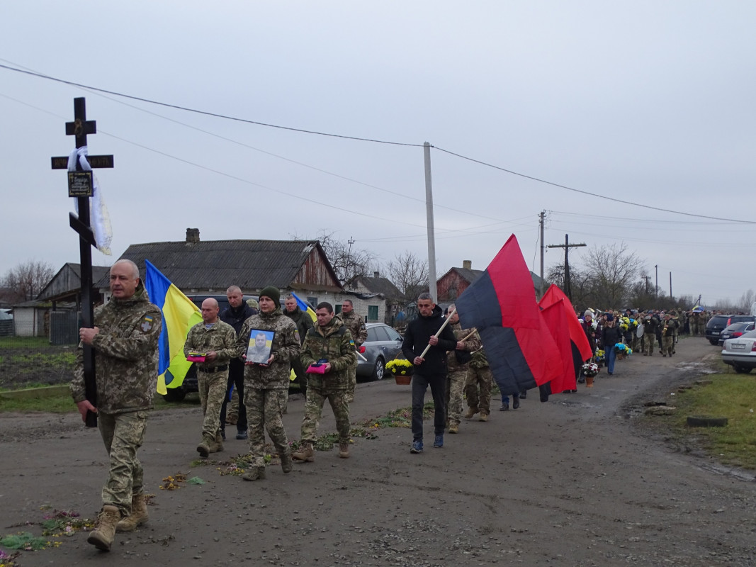 Добровольцем пішов до війська: на Волині попрощалися з Героєм Сергієм Попрійчуком