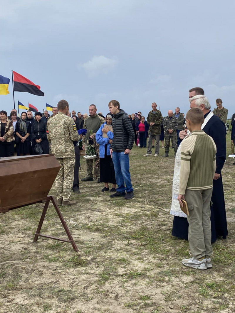 Загинув за кілька днів до 44-річчя: на Волині попрощались із Героєм Юрієм Дігтяруком