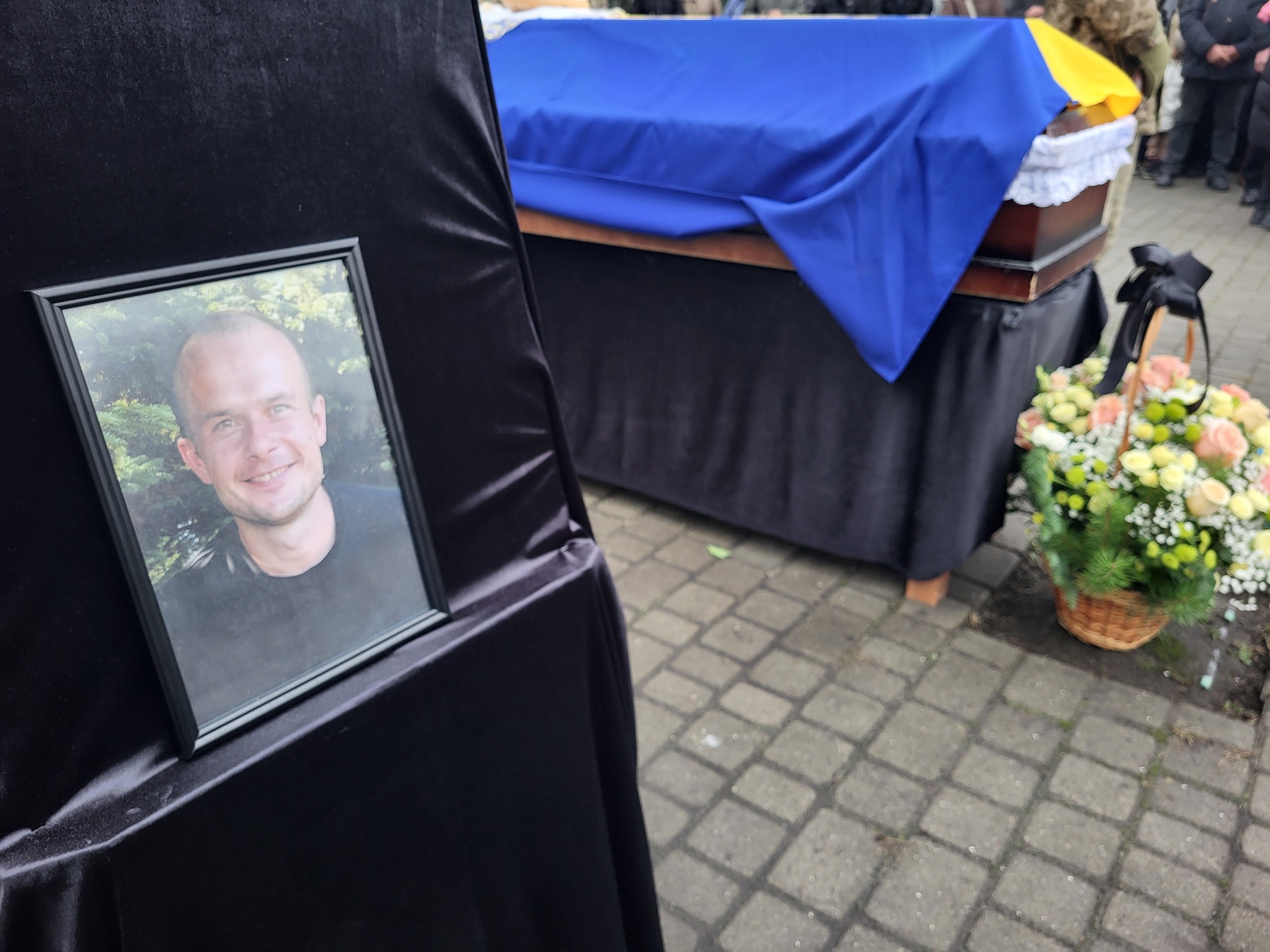 Незадовго до загибелі дізнався, що стане татом третьої доньки: на Волині попрощалися з Героєм Василем Сорокою