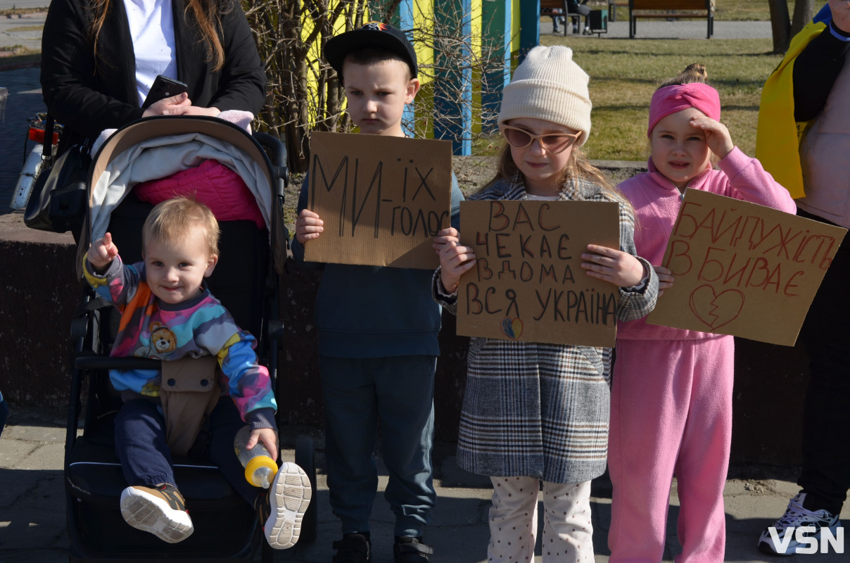 Забути – значить зрадити: у місті на Волині вперше провели мирну ходу на підтримку військовополонених і зниклих безвісти