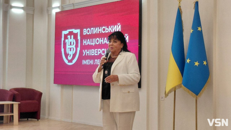 У Луцьку відбулася посвята першокурсників медфакультету: 220 студентів одягнули білі халати