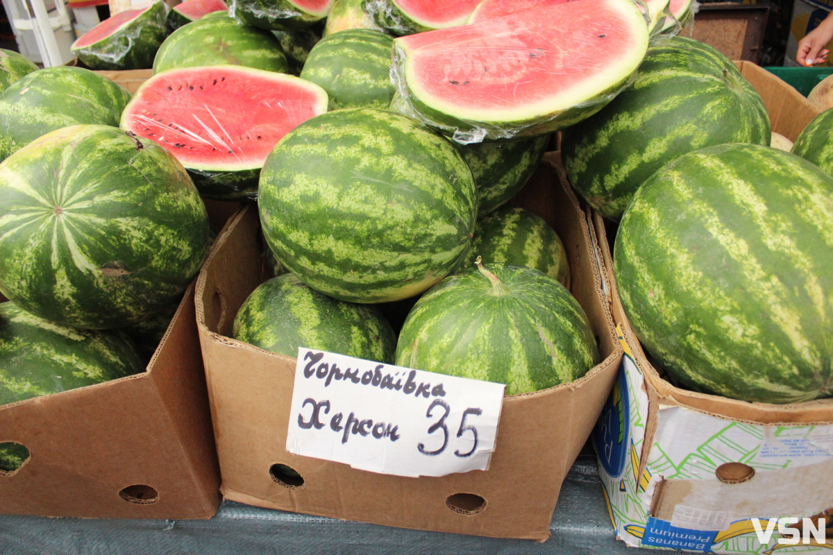 Скільки коштують кавуни, малина і лохина на луцьких ринках