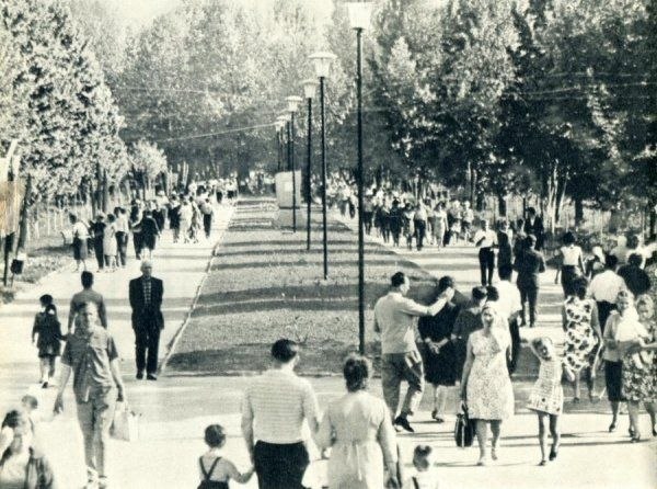 Машини часу в центрі міста: як у Луцьку з’являлися легендарні атракціони та дитяче містечко