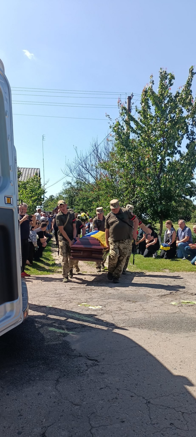 Син втратив батька: на Волині прощались з Героєм Миколою Генелюком