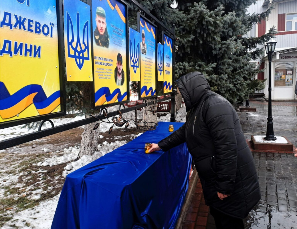 У місті на Волині відкрили меморіальну дошку на честь бойових медиків – випускників закладу