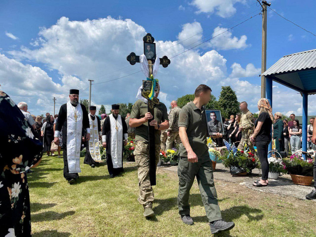 На Волині в один день провели в останню путь двох молодих Героїв - Олега Марчука та Володимира Кварцяна