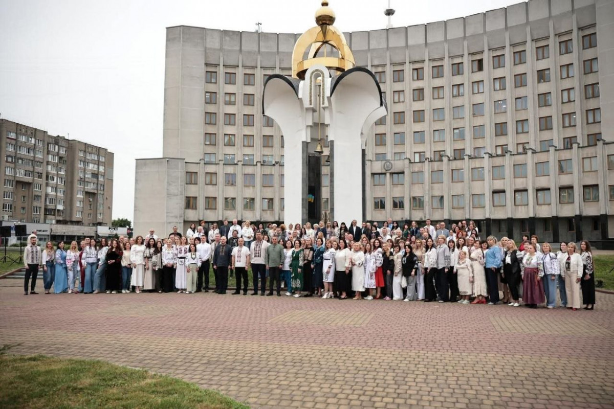 20 років традиції: відомі волиняни поділилися світлинами у День вишиванки