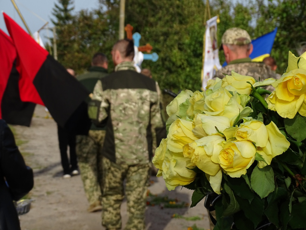 16 місяців чекали на тіло Героя: на Волині все село прийшло на поховання багатодітного батька Ігора Кузьмюка