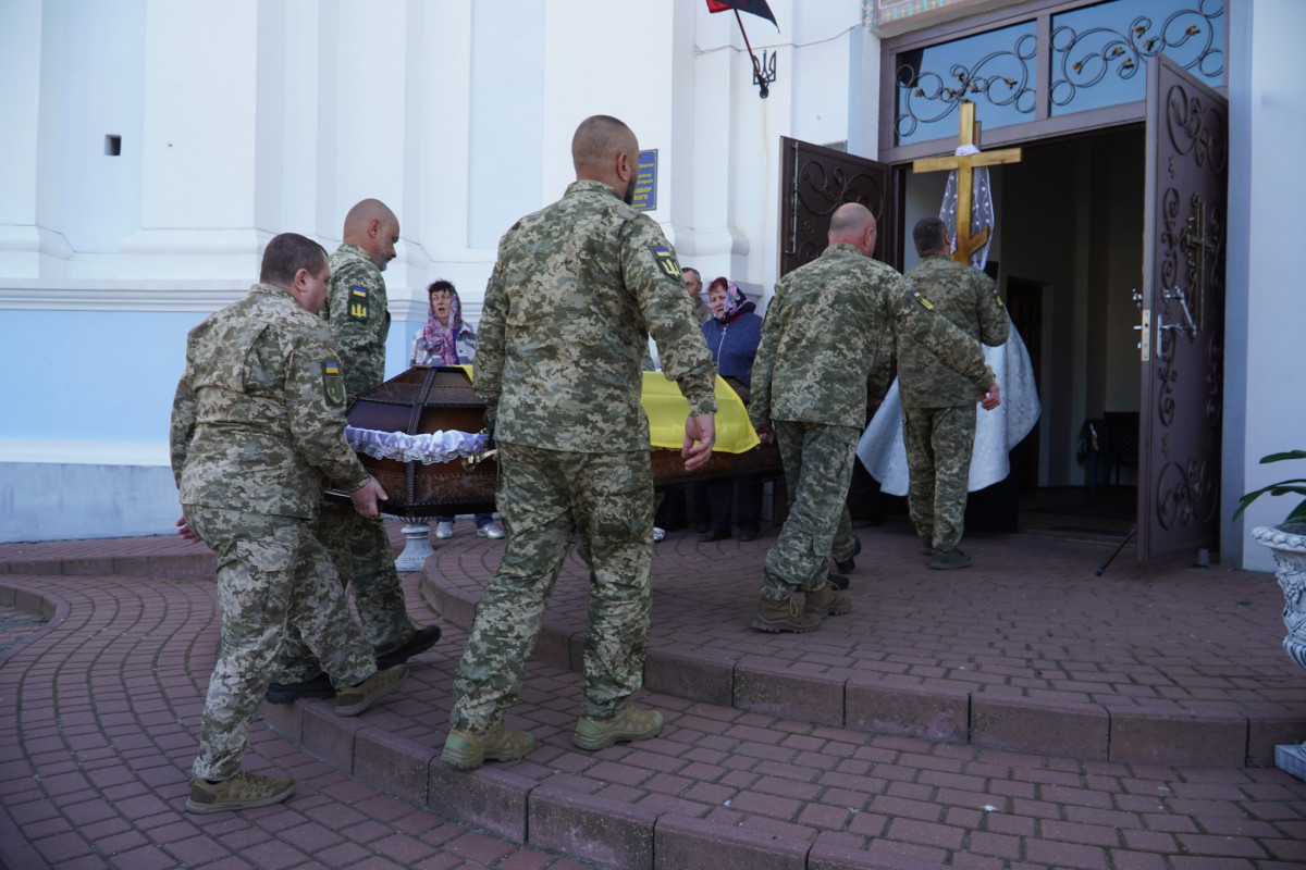 Скорботний кінець квітня: на Волині попрощались із Героєм Сергієм Омельчуком