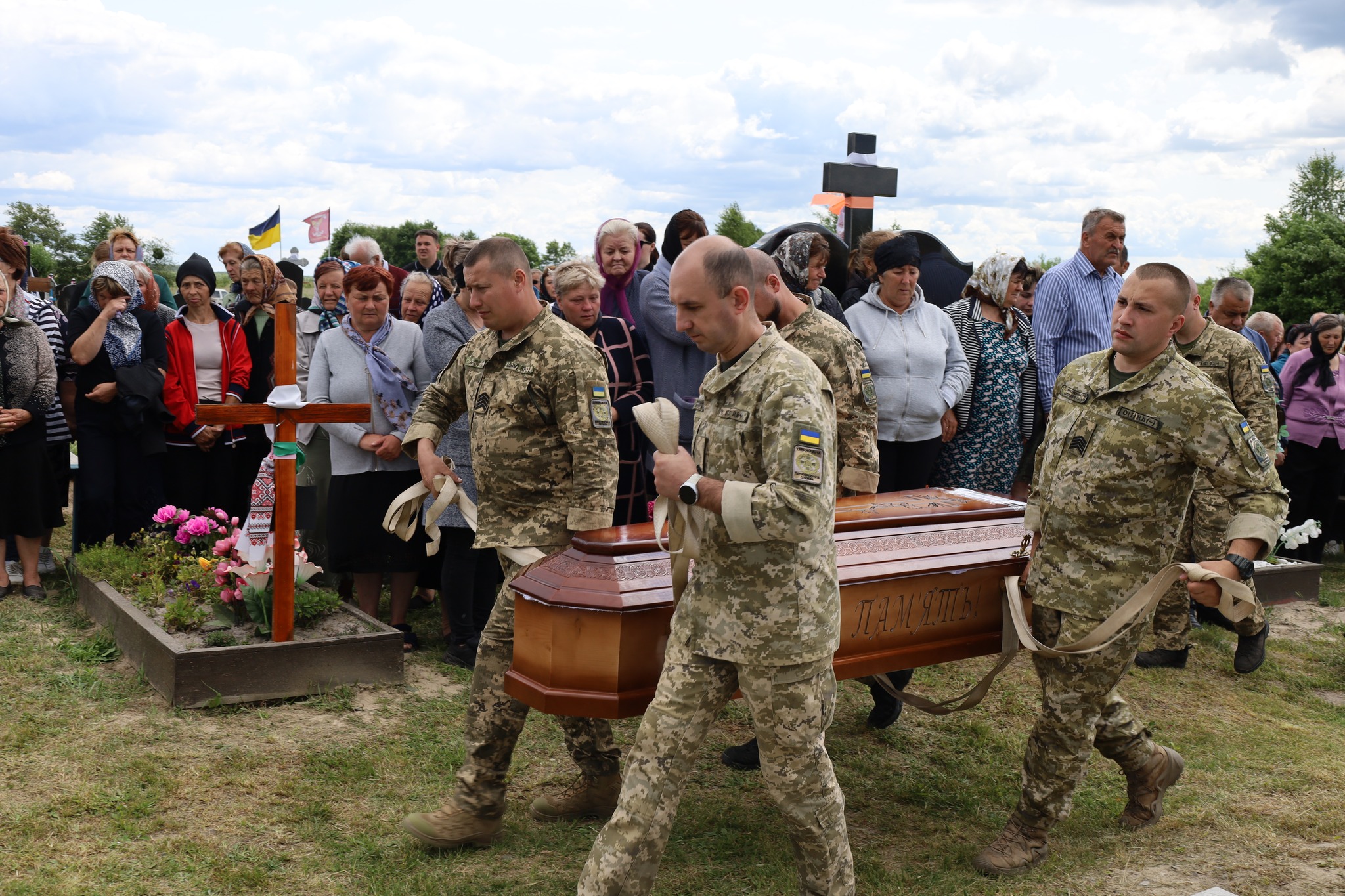 Загинув на Харківщині: волиняни попрощались з Героєм Василем Сущиком