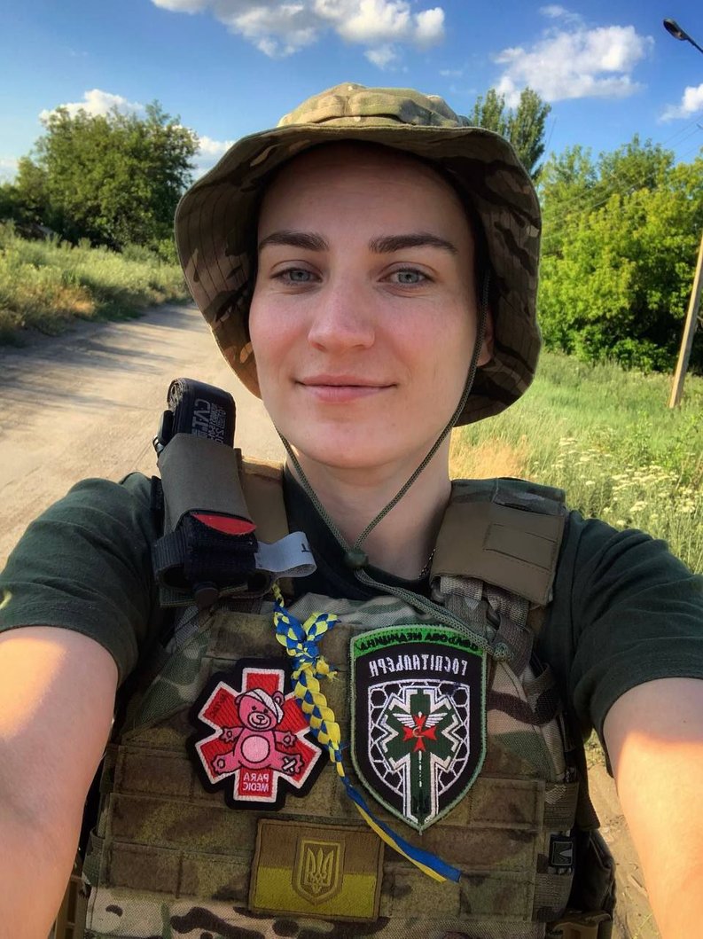 «Я не можу сидіти осторонь»: медсестра з Волині працює у лікарні й евакуює поранених з фронту