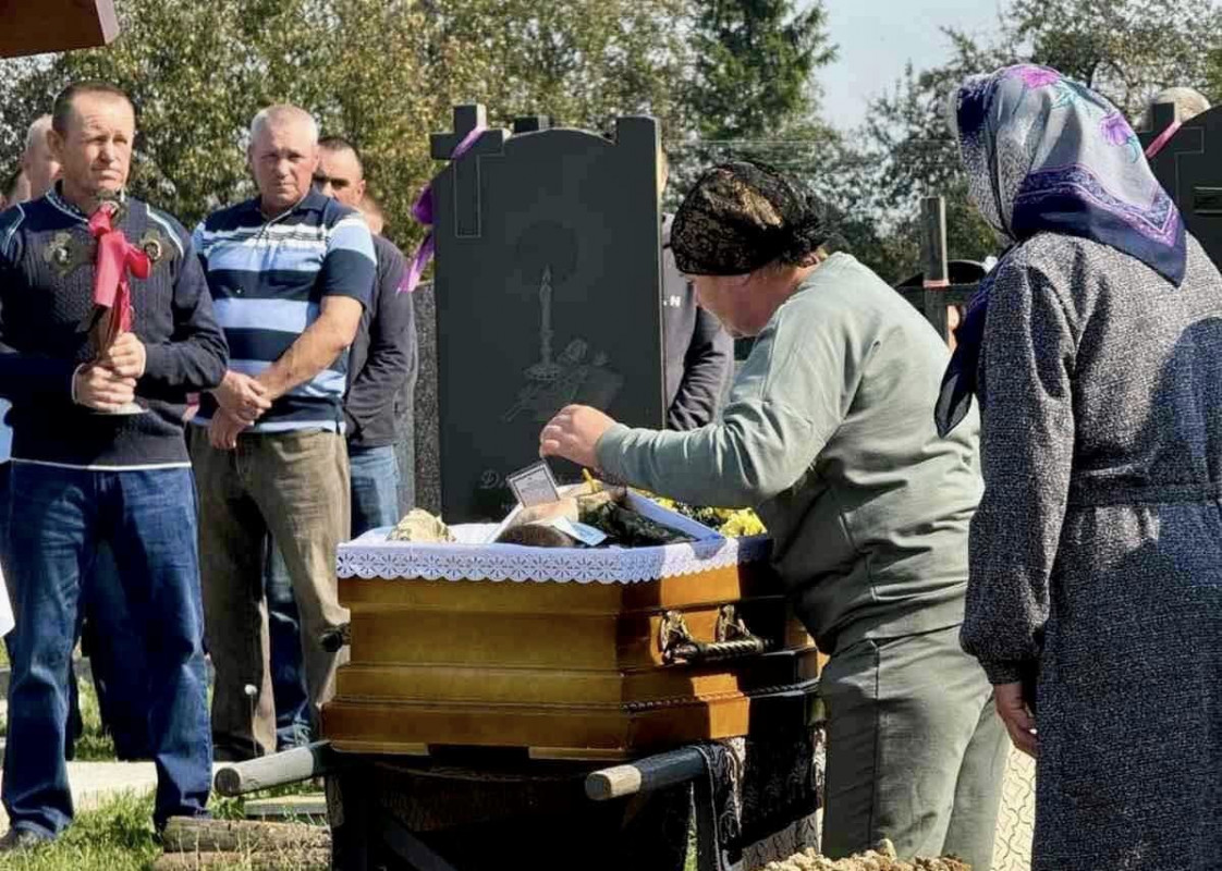 Трагічно загинув у ДТП: на Волині попрощалися із військовослужбовцем Володимиром Цалаєм