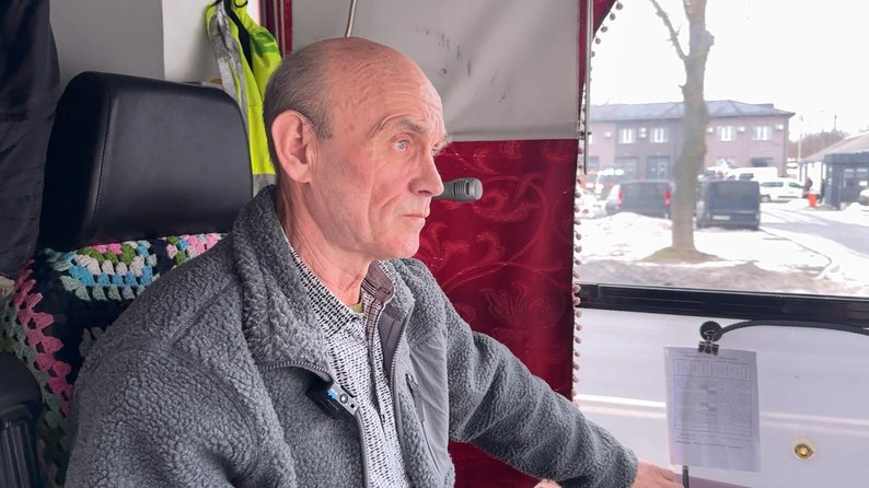 Водій із Луцька щодня зупиняє тролейбус на хвилину мовчання, щоб вшанувати загиблих