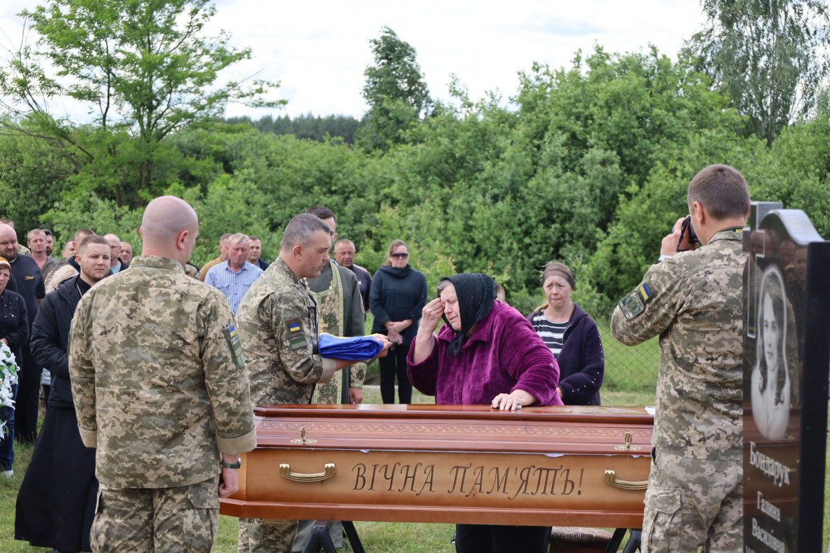 Загинув на Харківщині: волиняни попрощались з Героєм Василем Сущиком