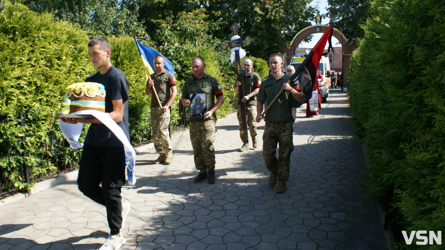 Мав незабаром одружитися: у Рожищі попрощалися із загиблим захисником Юрієм Франком