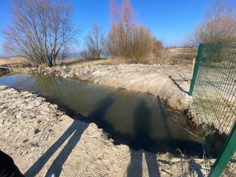 «Має бути загальнодоступним»: волиняни просять звільнити доступ до берега озера Світязь поблизу бази відпочинку