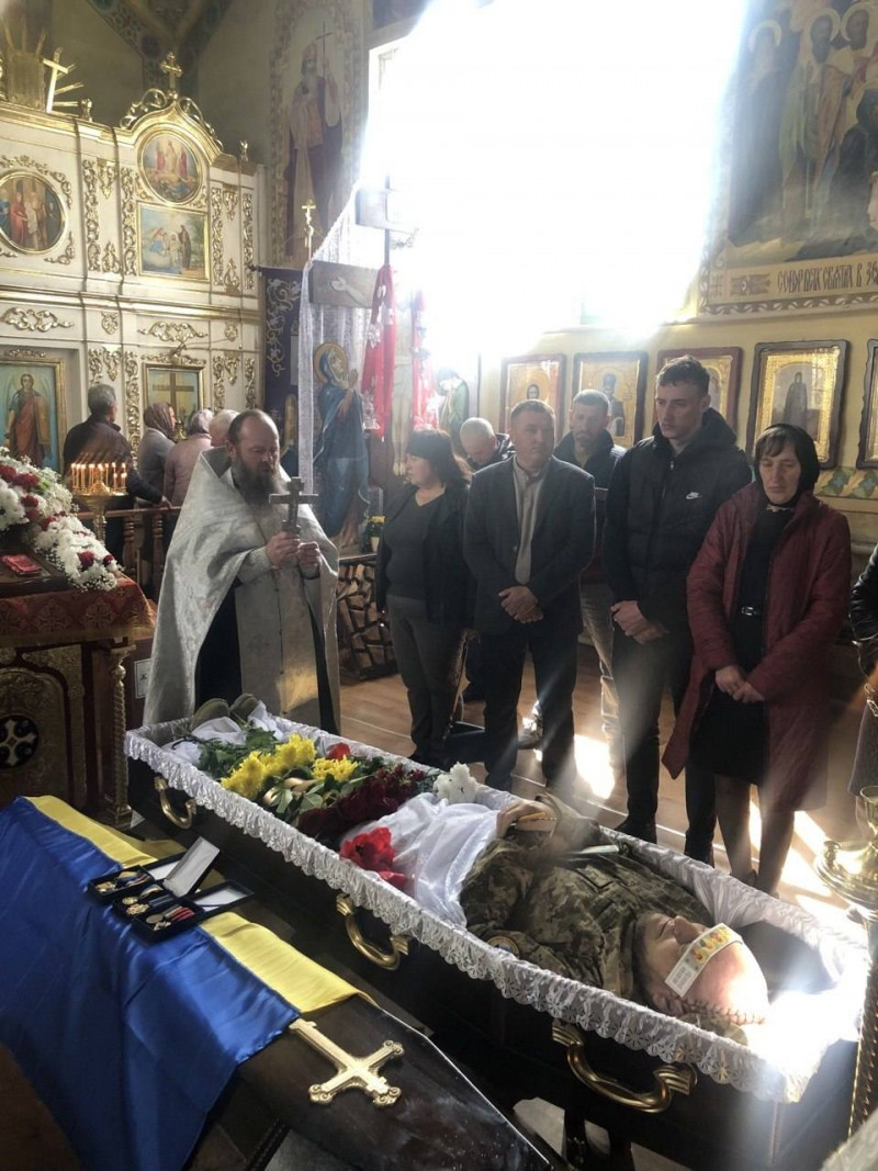 Захищав країну з 2014 року: на Волині попрощалися з Героєм Олександром Будніком