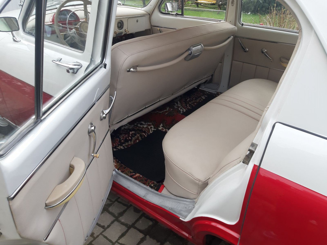 На Волині продають ретроавтомобіль за 7 000 доларів