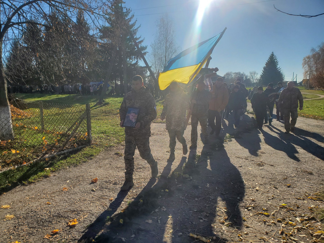 Без батька залишились дві доньки: на Волині попрощалися з Героєм Андрієм Хомичем