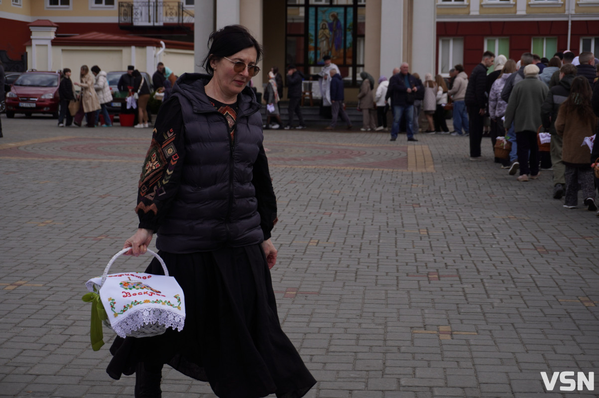 Як у Луцьку освячують Великодні кошики? Фоторепортаж