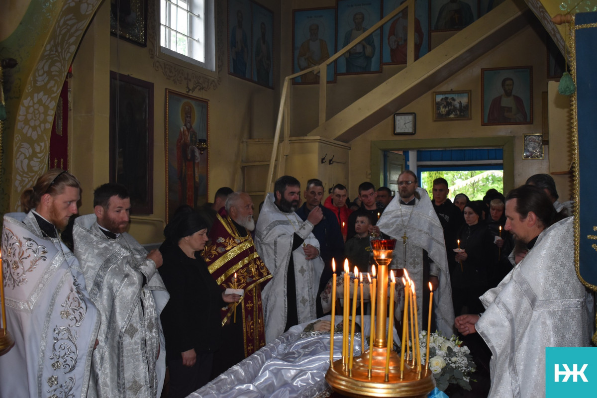 Трагічні Великодні свята: на Волині попрощалися із молодим Героєм Русланом Литвинчуком