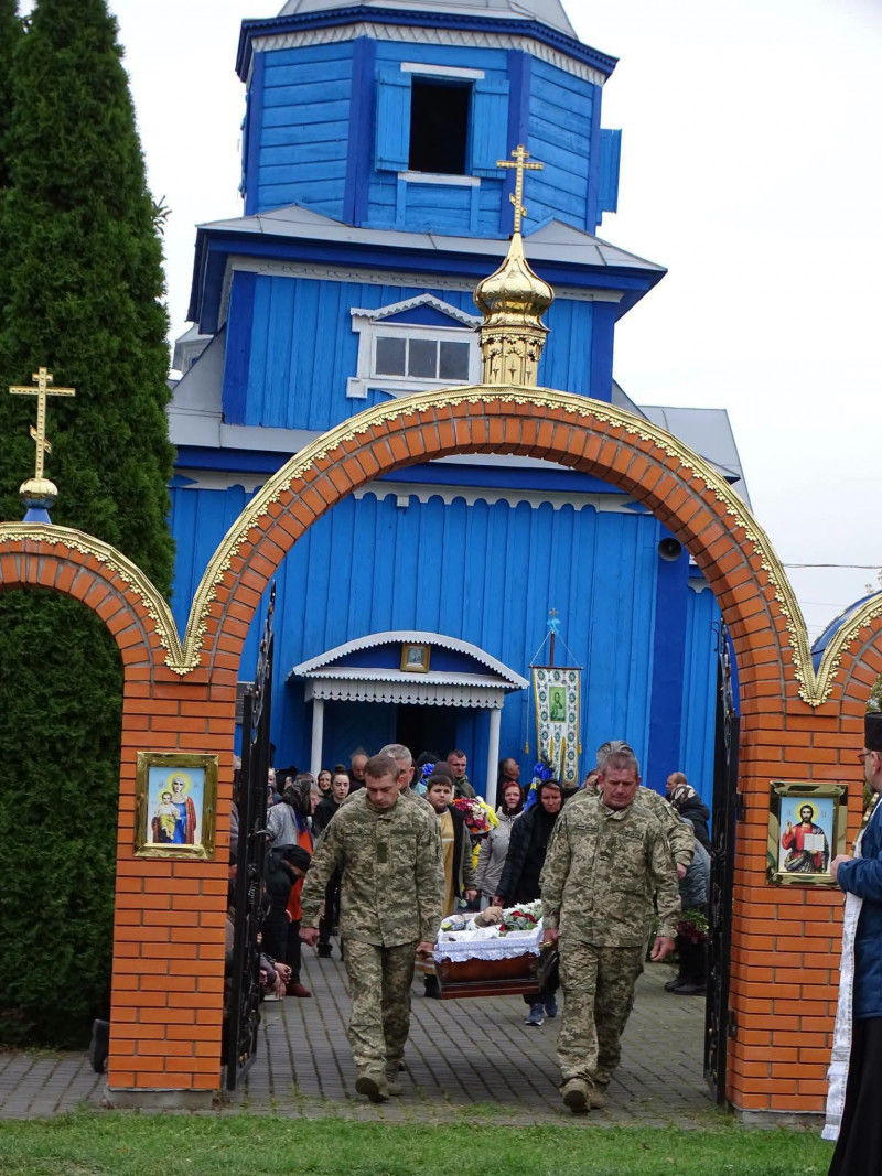 Загинув у ДТП під час відпустки: на Волині попрощалися з військовим Петром Костровським