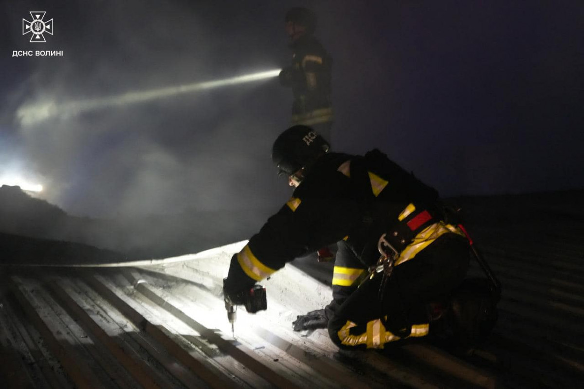 Нічна атака на Волинь: пожежа охопила тисячу квадратних метрів